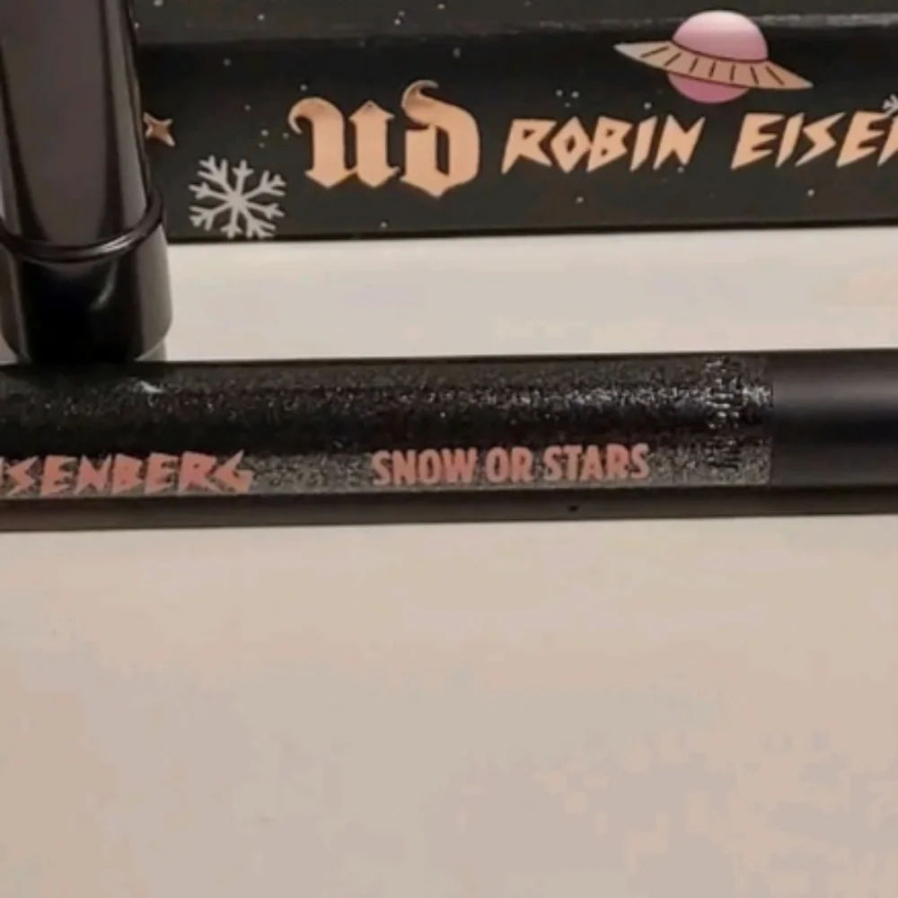 URBAN DECAY 24/7 Eyeliner Pencil *SNOW OR STARS* /.04 oz / New in box